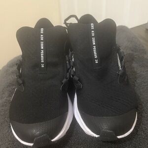 Nike Air Zoom Pegasus 38 Black and White Shoes SIZE (7YOUTH)